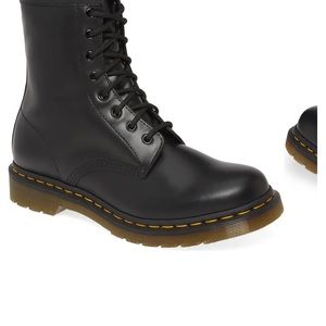 Dr. Martens boots for women  , black , size 7 L